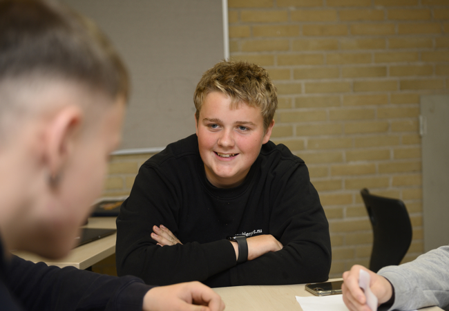 Handbjerghus Efterskole. En lille efterskole med små klasser og niveauopdelt undervisning.