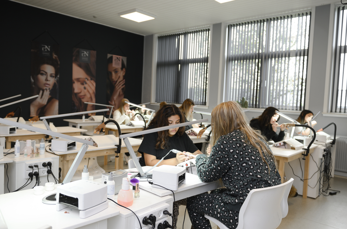 Egen neglesalon